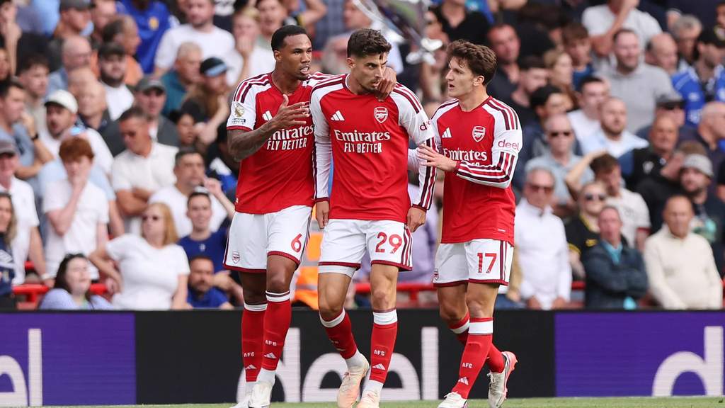 Kai Havertz merayakan gol bersama pemain Arsenal dalam laga Premier League melawan Chelsea di Emirates Stadium.