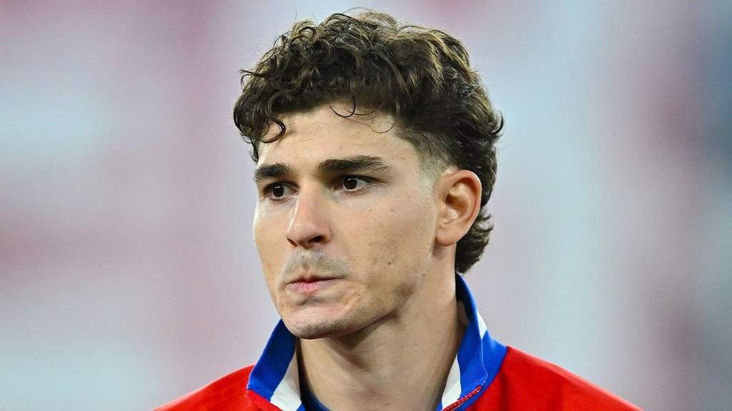 Julian Alvarez sur le terrain sous le maillot d'Atletico Madrid.