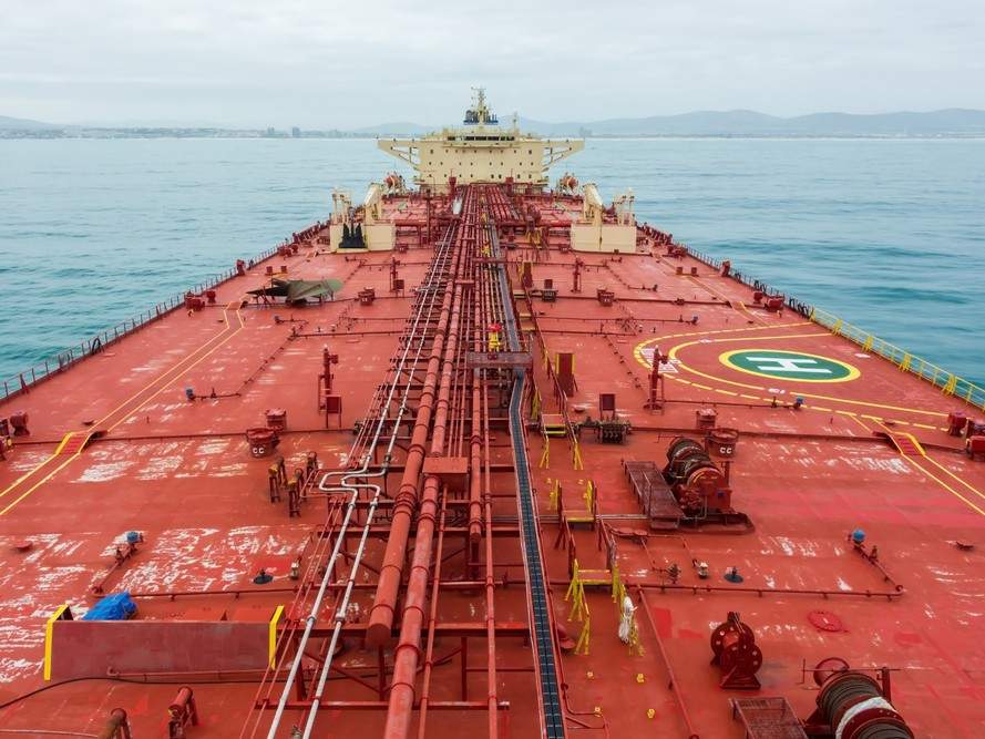 Arus Tanker Selat Hormuz Melambat Drastis Picu Kenaikan Harga Minyak
