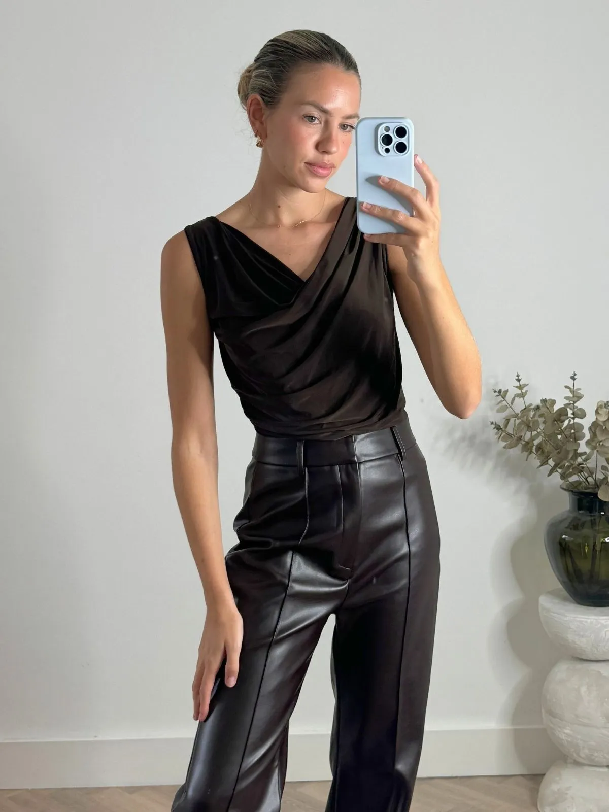Ashton Cowl Neck Jersey Top in Brown eksklusif dari koleksi Joy368