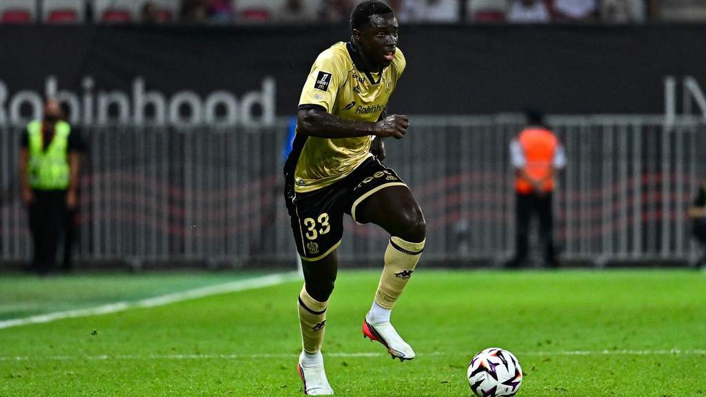 Pemain OGC Nice Antoine Mendy mengalami cedera lutut parah saat bertanding di Ligue 1