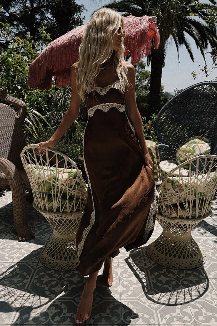 Boudoir Slip Dress Espresso dari Joy368 dengan aksen renda dan warna elegan
