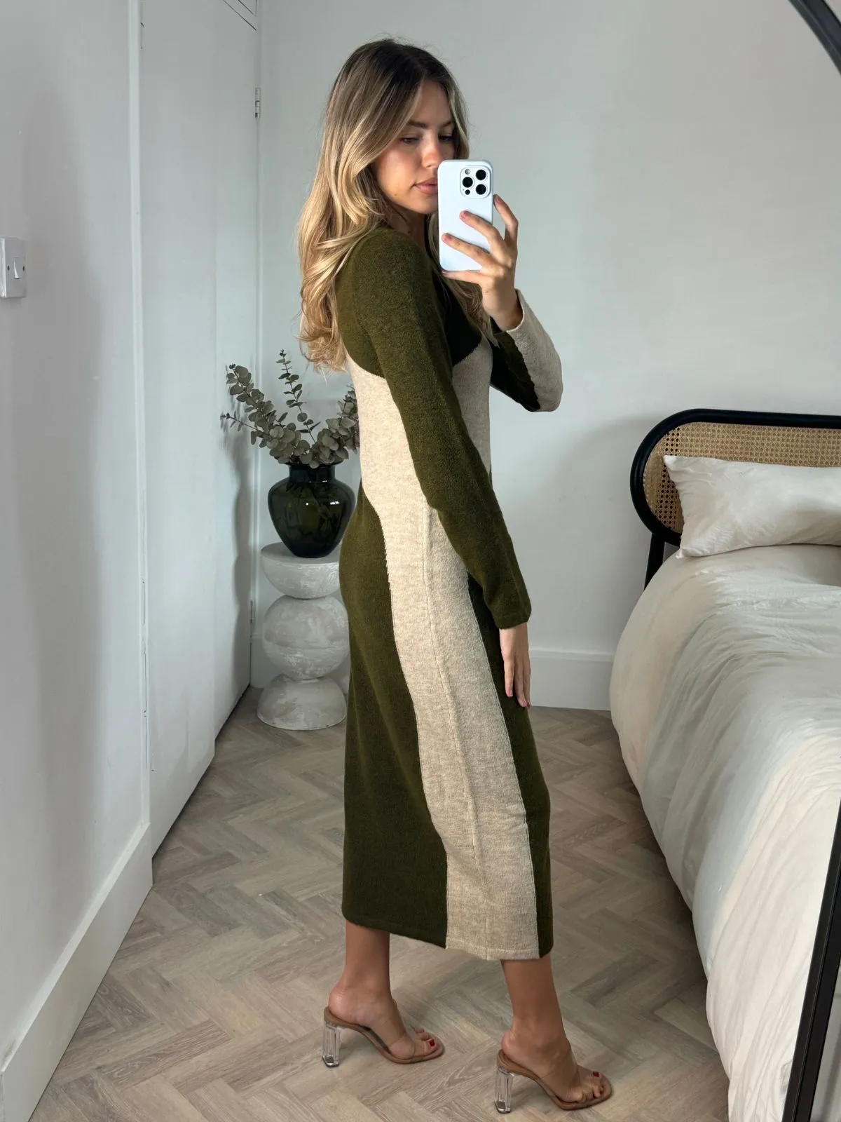 Brynn Knitted Colourblock Midaxi Dress Stone & Khaki di Joy368