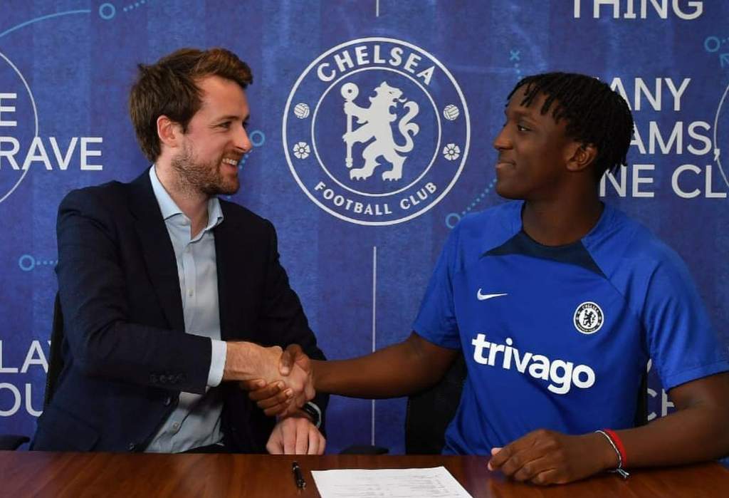 Chelsea Near Deal For Teenage Striker Shim Mheuka