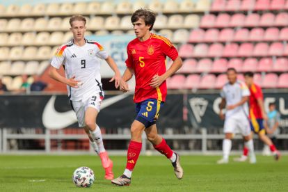 Como Resmi Rekrut Bek Muda Barcelona Andres Cuenca
