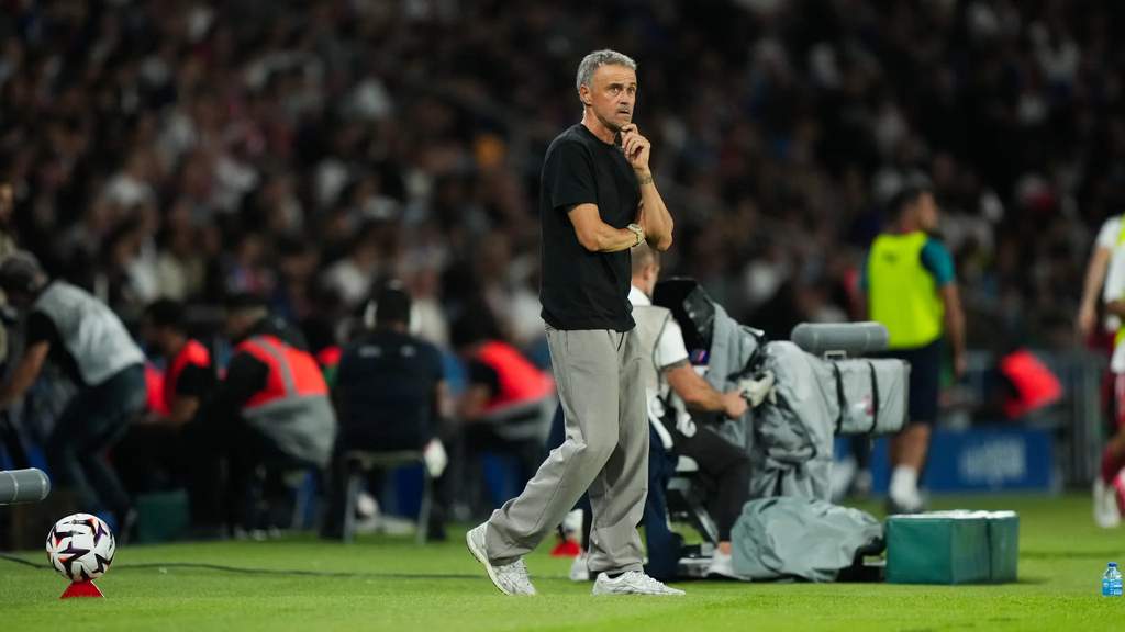 Daniel Riolo Kritik Komunikasi Luis Enrique Usai PSG Kalah