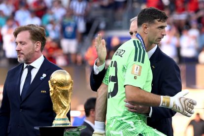 Emiliano Martinez Siap Paksa Aston Villa Lepas Dirinya ke Juventus