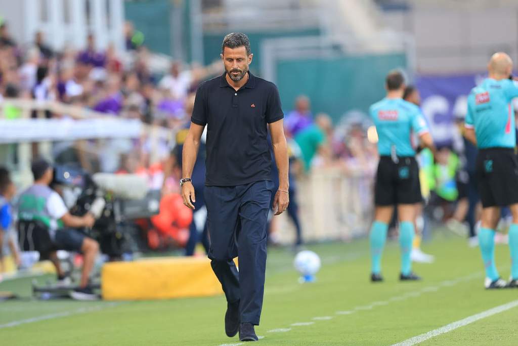 Pelatih Fiorentina Paolo Vanoli saat mendampingi tim di Stadion Artemio Franchi.