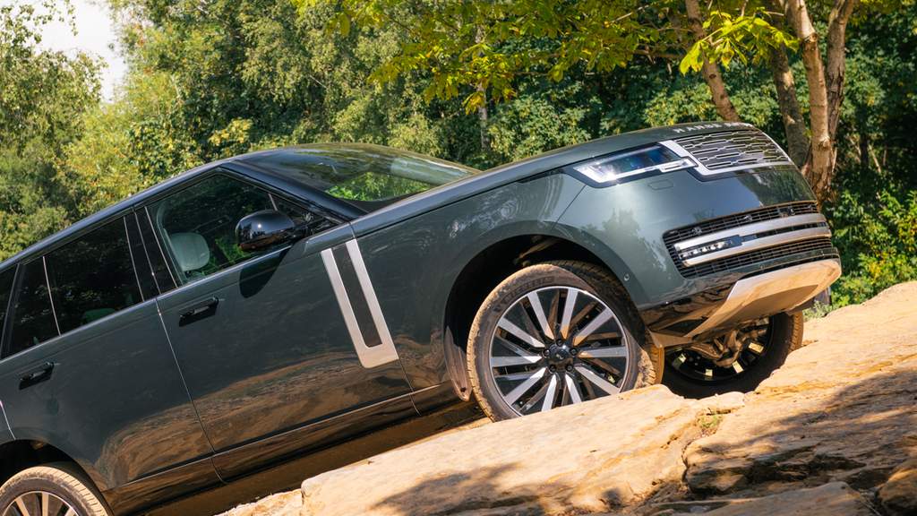 First Drive 2027 Range Rover Electric Sensasi Berkendara Mewah