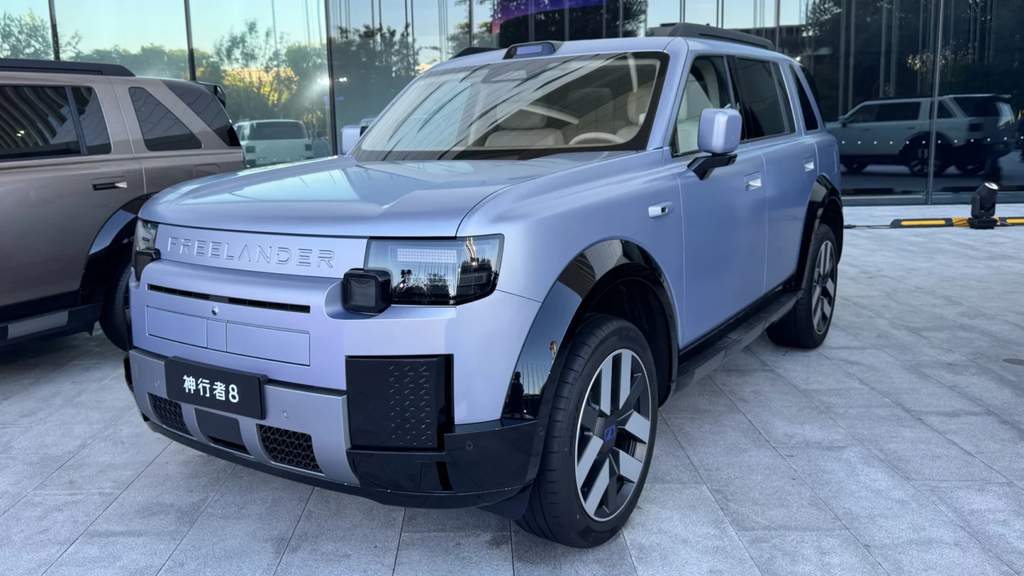 The new Freelander 8 SUV parked outdoors showcasing its modern exterior design.