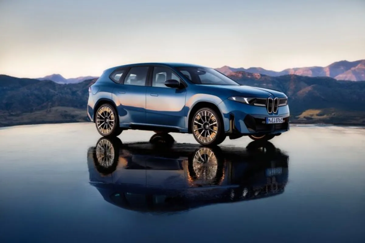 BMW iX3 features advanced Exit Warning technology to protect cyclists from sudden door openings