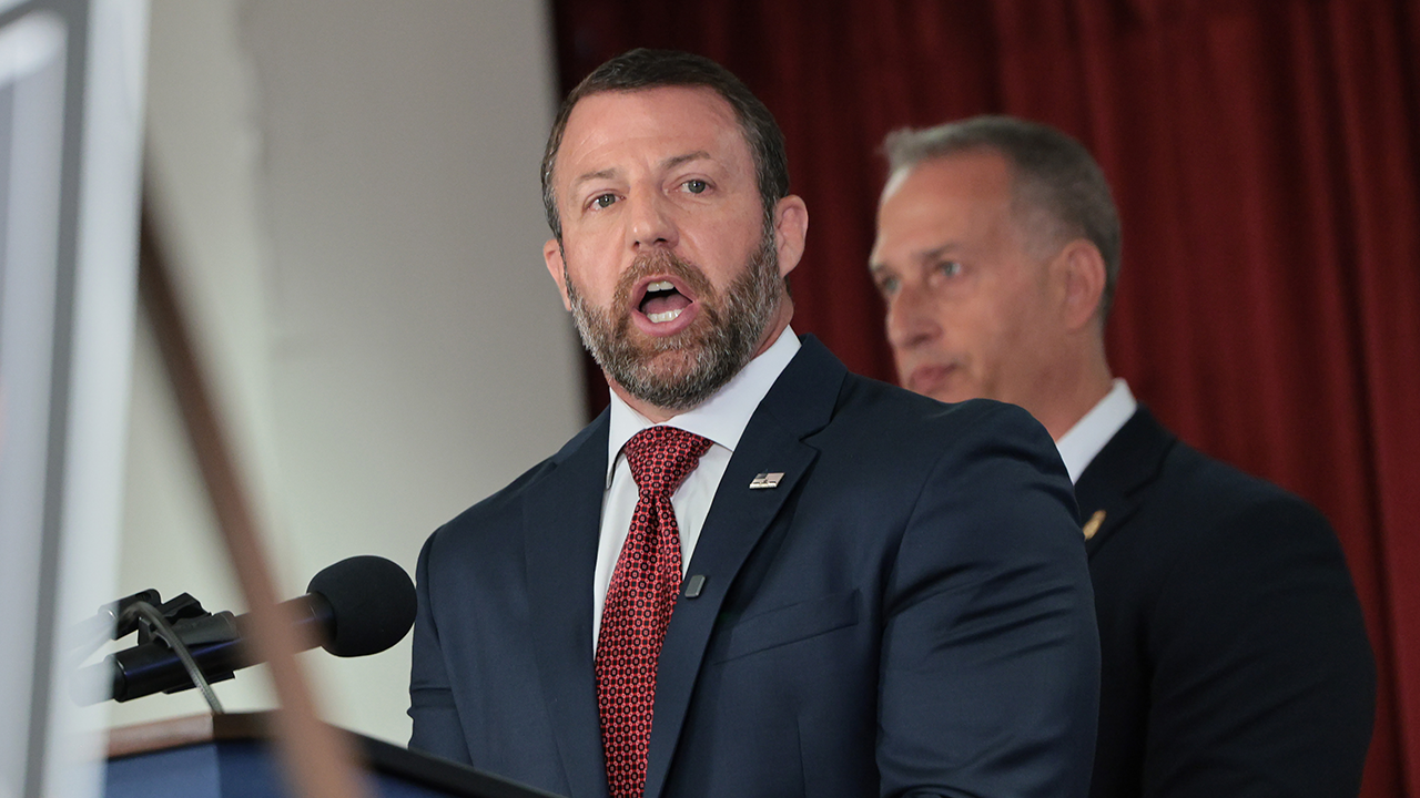 Coast Guard plane carrying DHS Secretary Markwayne Mullin makes emergency landing after engine failure