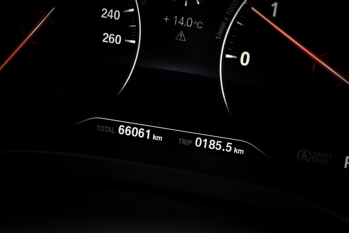 Used car buyers must check vehicle history and maintenance records to detect hidden mileage fraud
