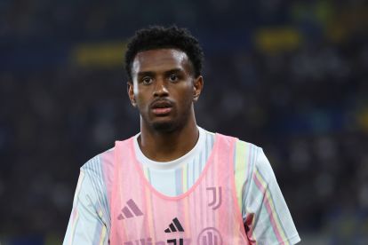 Juan Cabal pemain Juventus tampil di lapangan dalam laga Serie A