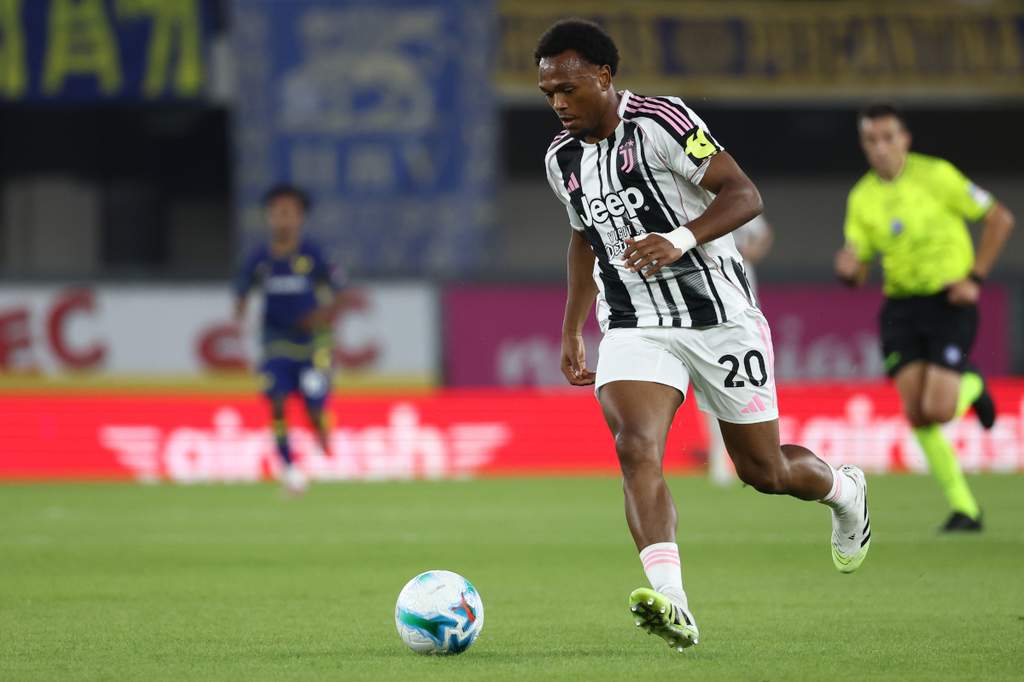 Lois Openda mengenakan jersey Juventus saat bertanding di laga Serie A