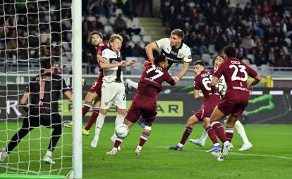 Striker Parma Mateo Pellegrino merayakan gol dalam pertandingan Serie A Italia