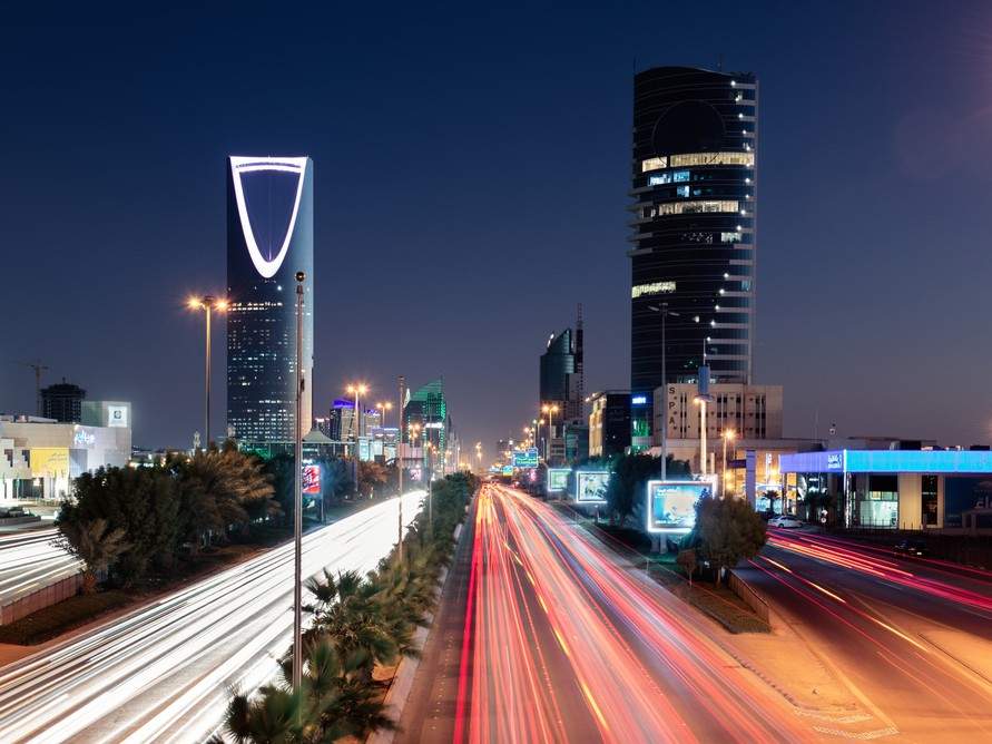 Kilang Minyak Asia Cari Titik Muat Alternatif Minyak Saudi