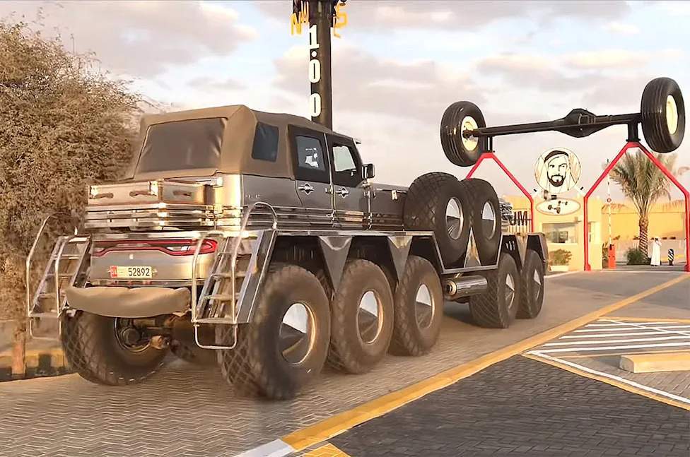 Deretan mobil kustom unik dan replika kendaraan raksasa di dalam Emirates National Auto Museum Abu Dhabi