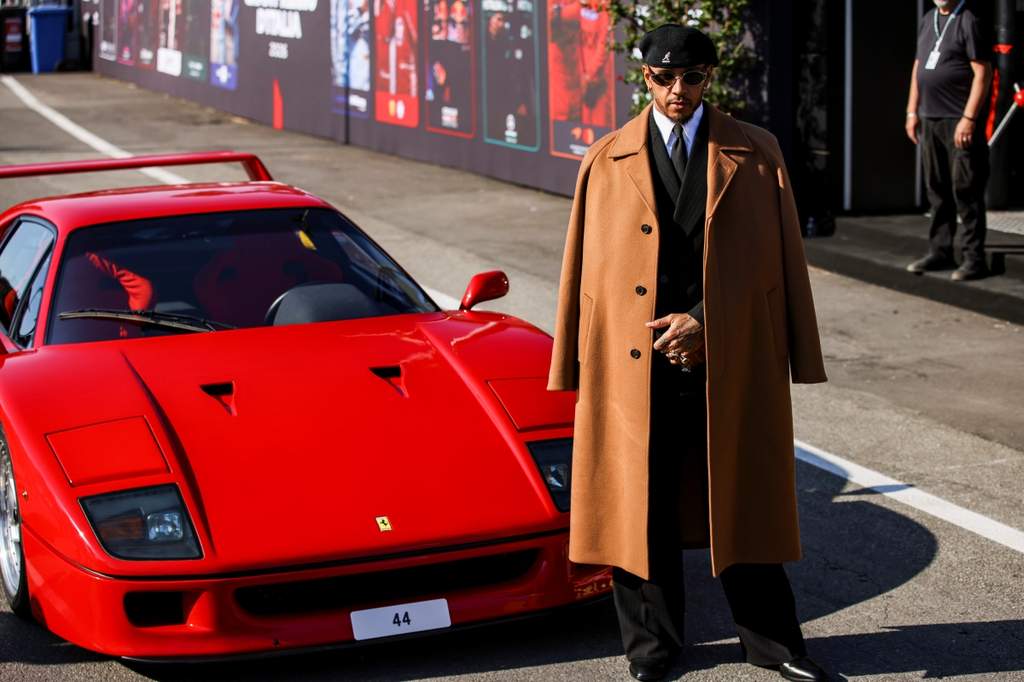 Lewis Hamilton rend hommage à Michael Schumacher et à Ferrari à Monza