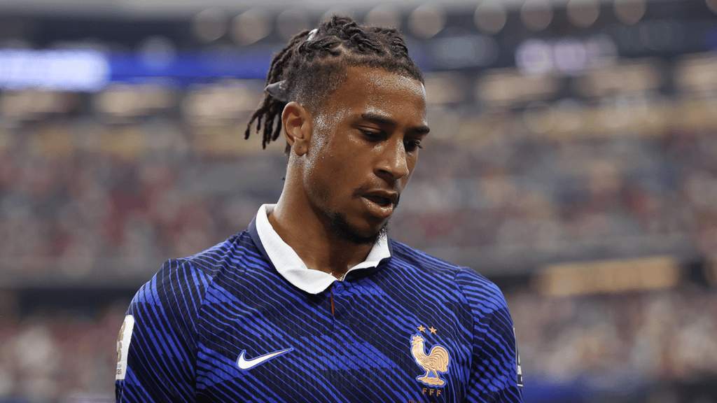 Michael Olise sous le maillot de l'équipe de France pendant la Coupe du monde