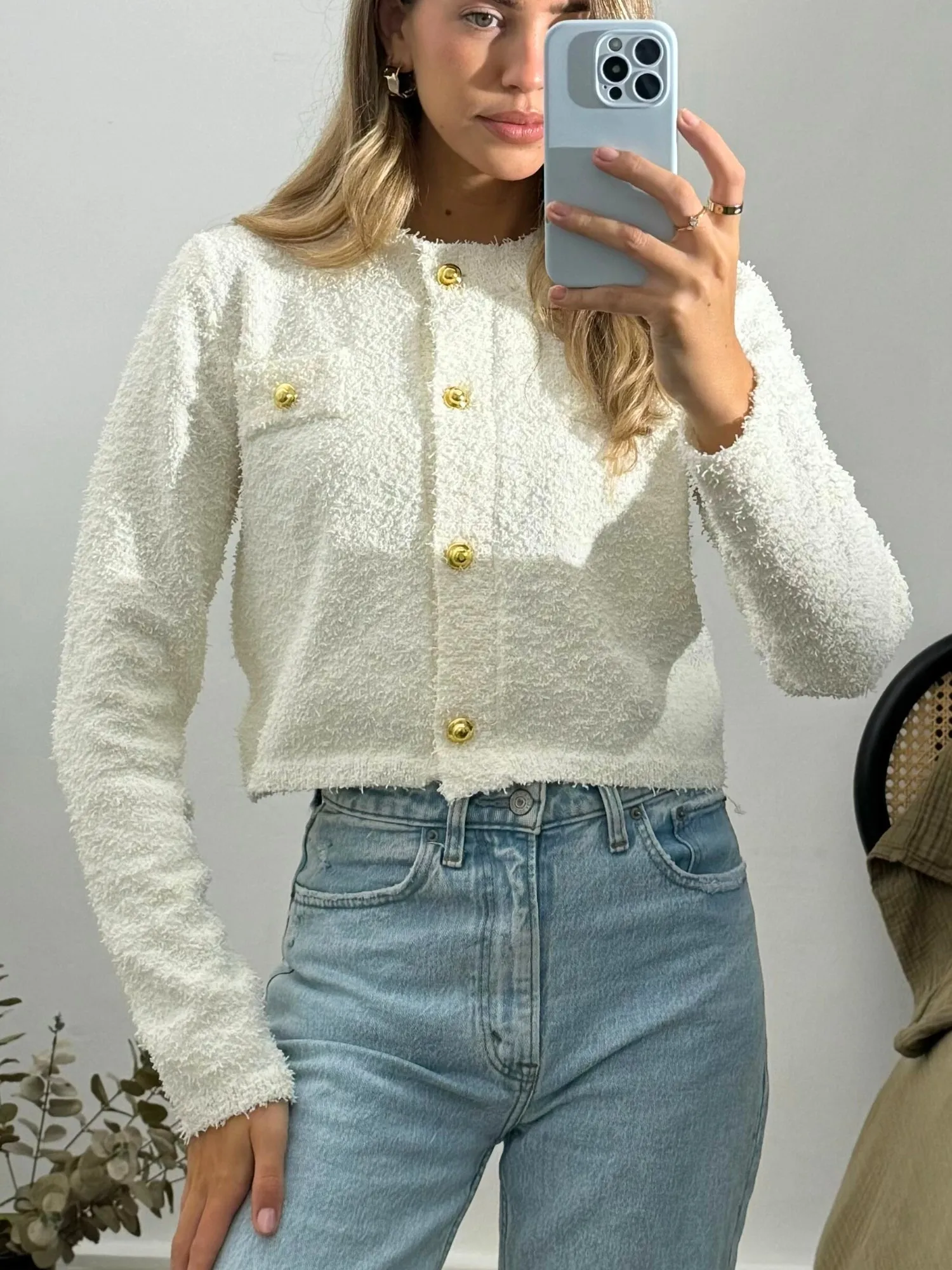 Penny Popcorn Knitted Cardigan warna cream dari Joy368 dengan desain rajut tekstur popcorn