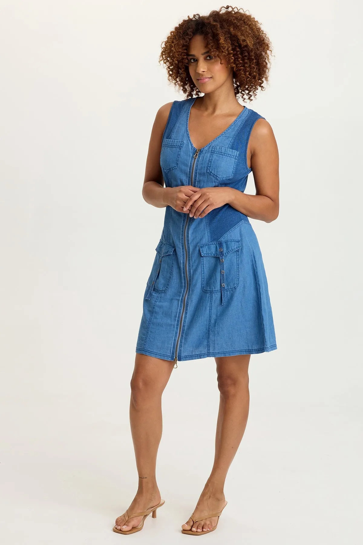 Pesona keanggunan busana berbahan denim dan twill indigo untuk gaya kasual