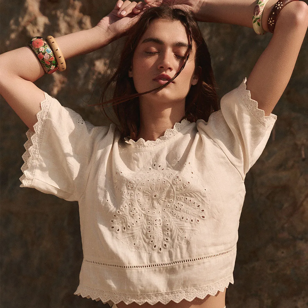 Pfeiffer Short Sleeve Blouse warna Antique Creme dengan bordir mandala dari Joy368
