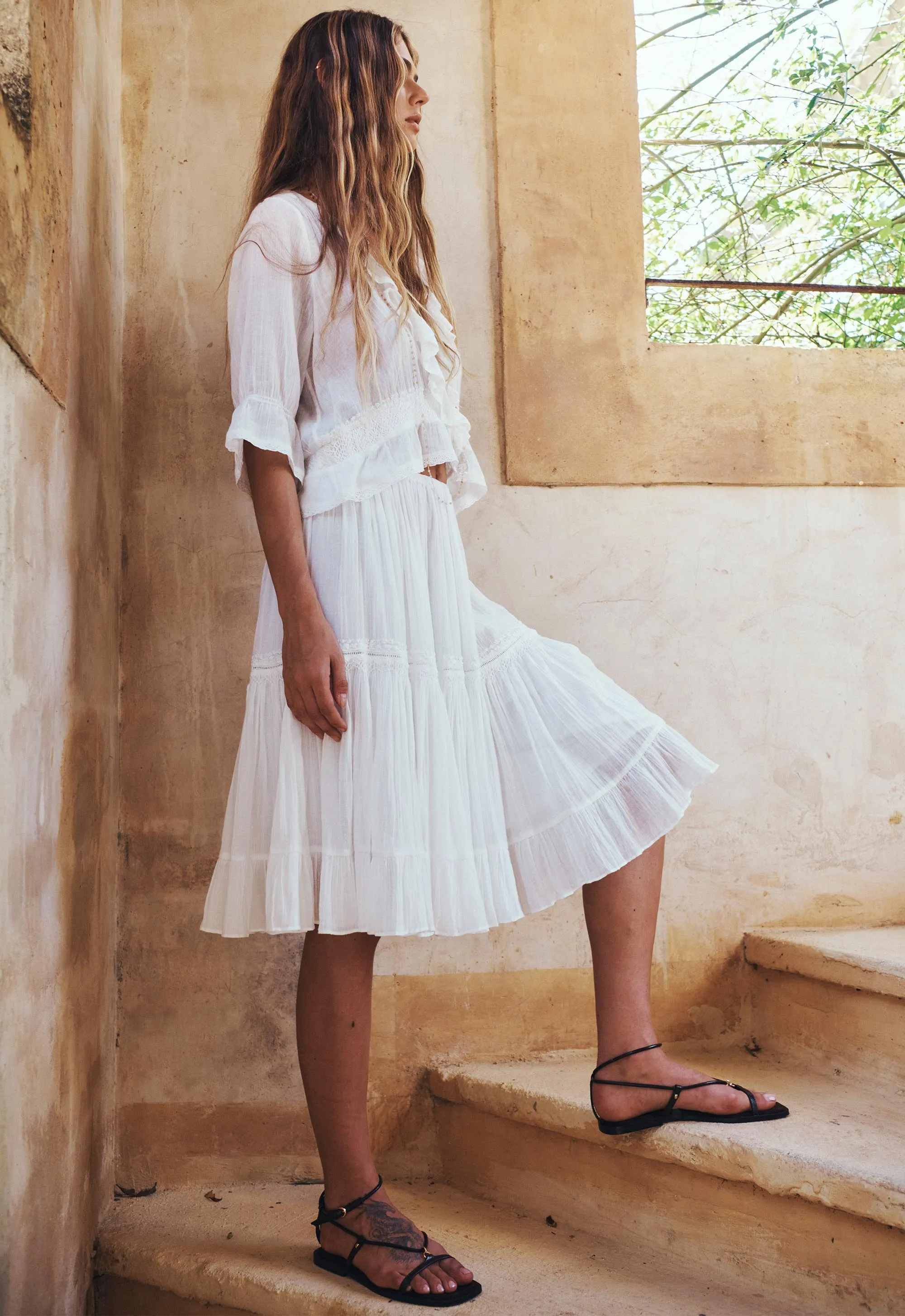 Prairie Midi Skirt Whisper White dari Joy368 warna putih dengan detail bordir