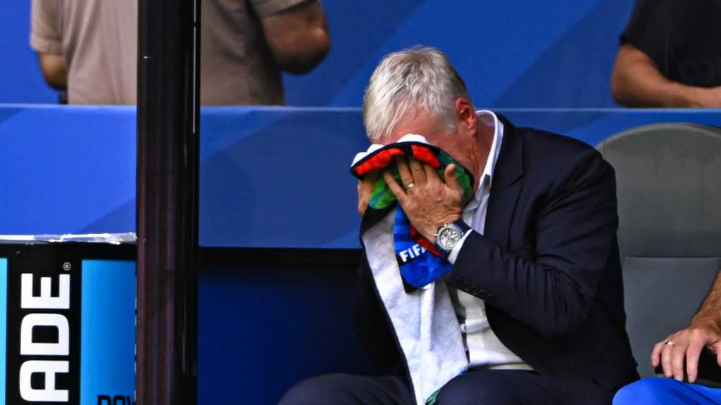 Prancis Kalah dari Inggris Deschamps Pasang Badan