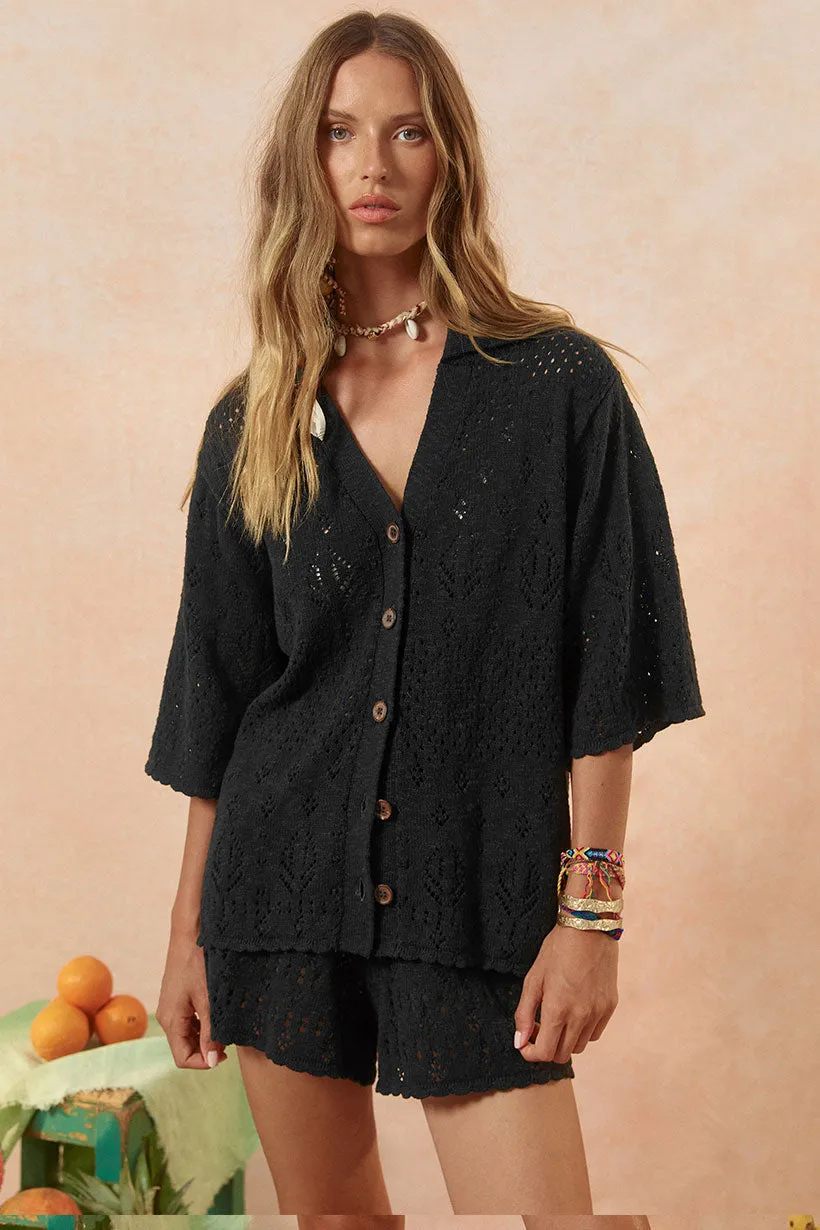Rhodes Knit Shirt Onyx dari Joy368 dengan gaya kardigan rajut hitam elegan