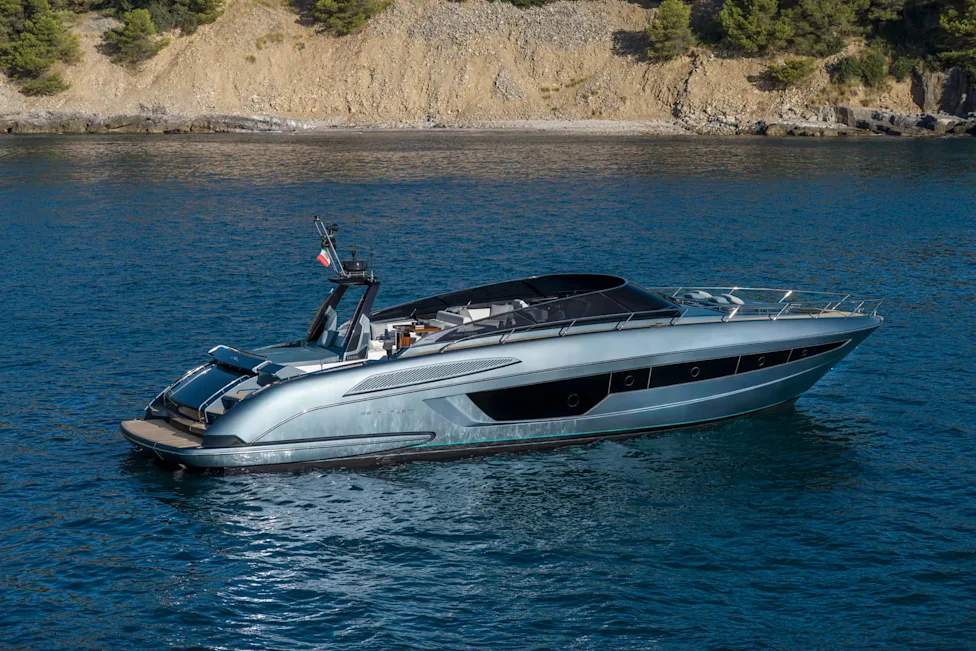 Kapal pesiar mewah Riva 56 Rivale Super dan 96 Argo Super