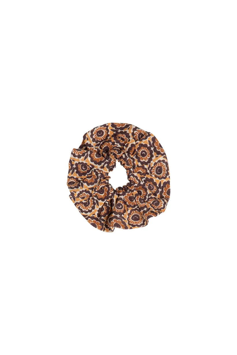 Sannah Jumbo Scrunchie Golden Ochre dari Joy368 aksesoris rambut katun organik