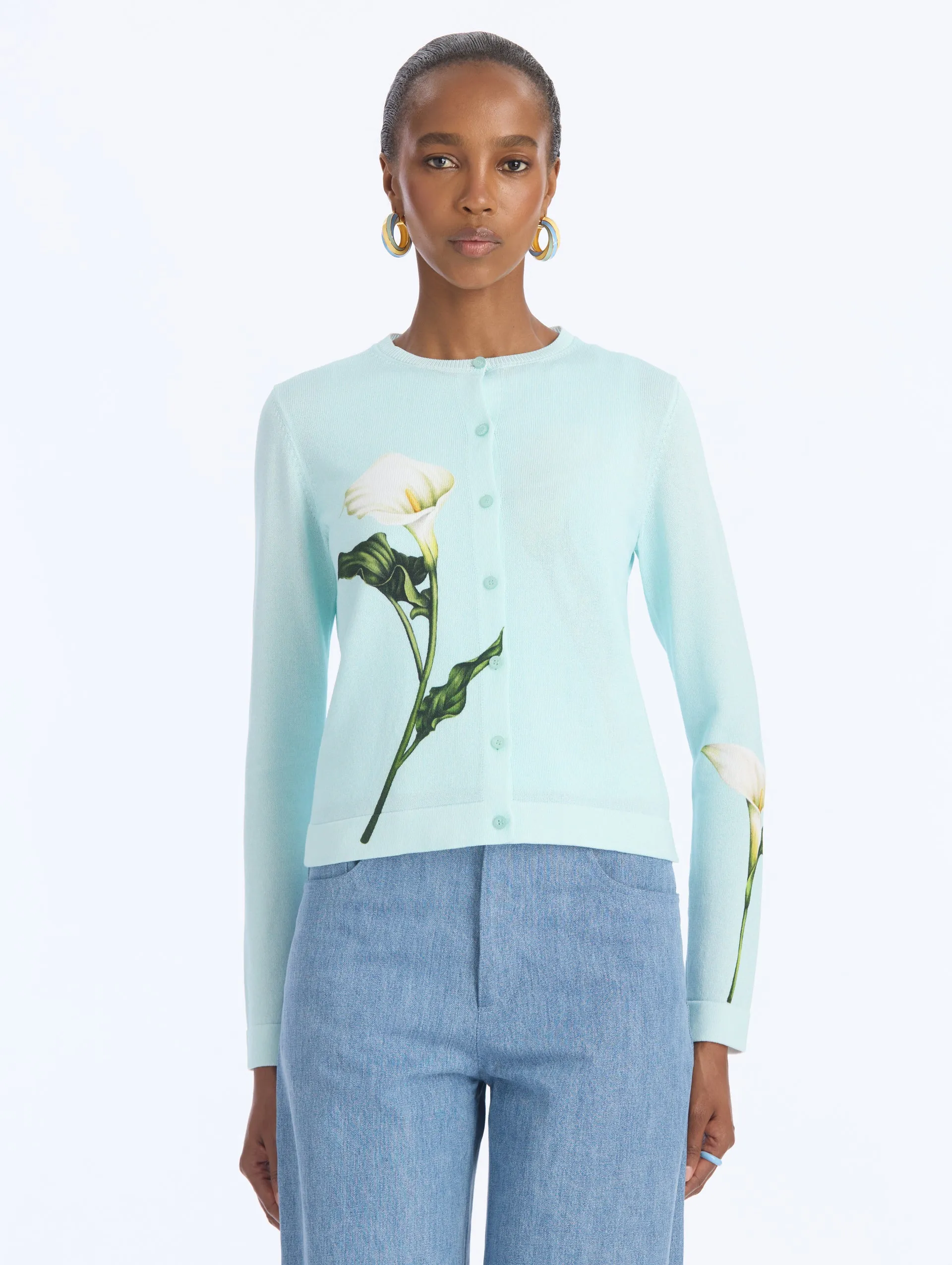 Panduan memadukan cardigan motif bunga untuk gaya busana wanita yang elegan