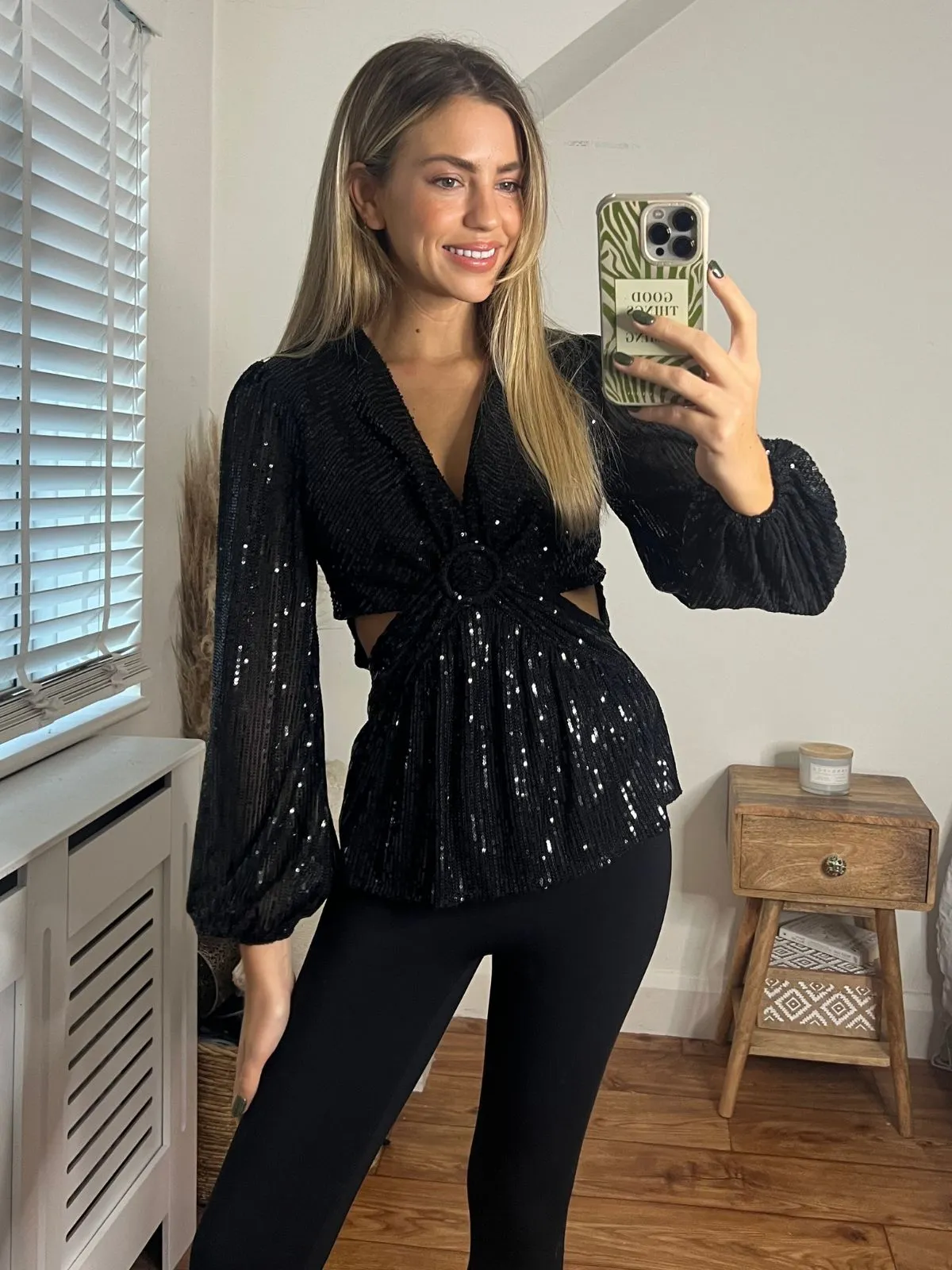 Talia Cut Out Top Black Sequin elegan koleksi terbaru dari Joy368